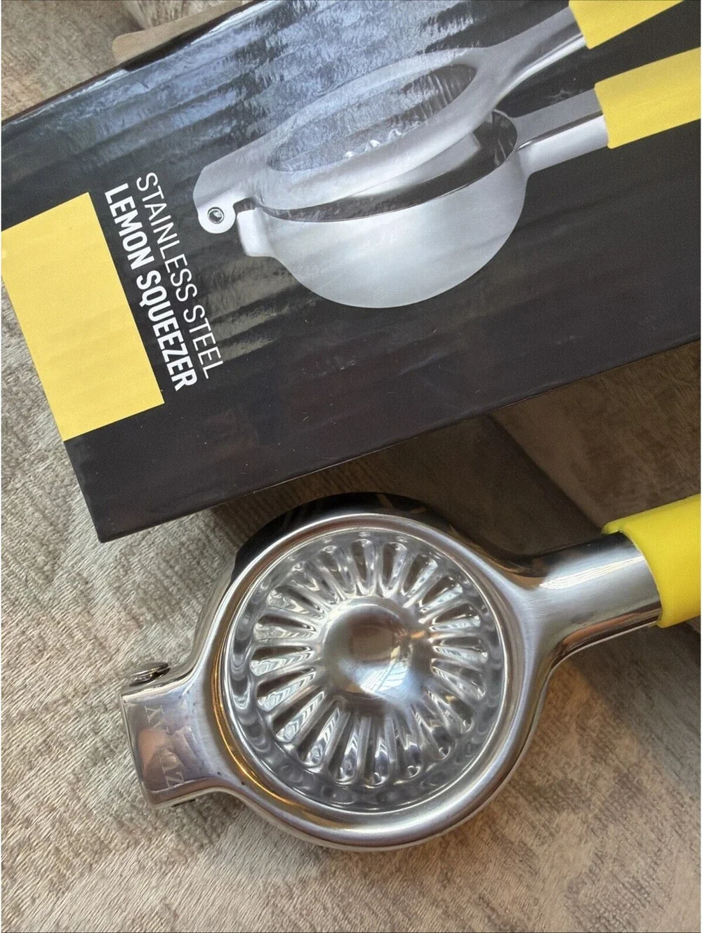 Heavy Duty Stainless Steel Manual Lemon Squeezer Citrus Juicer Yellow Handles